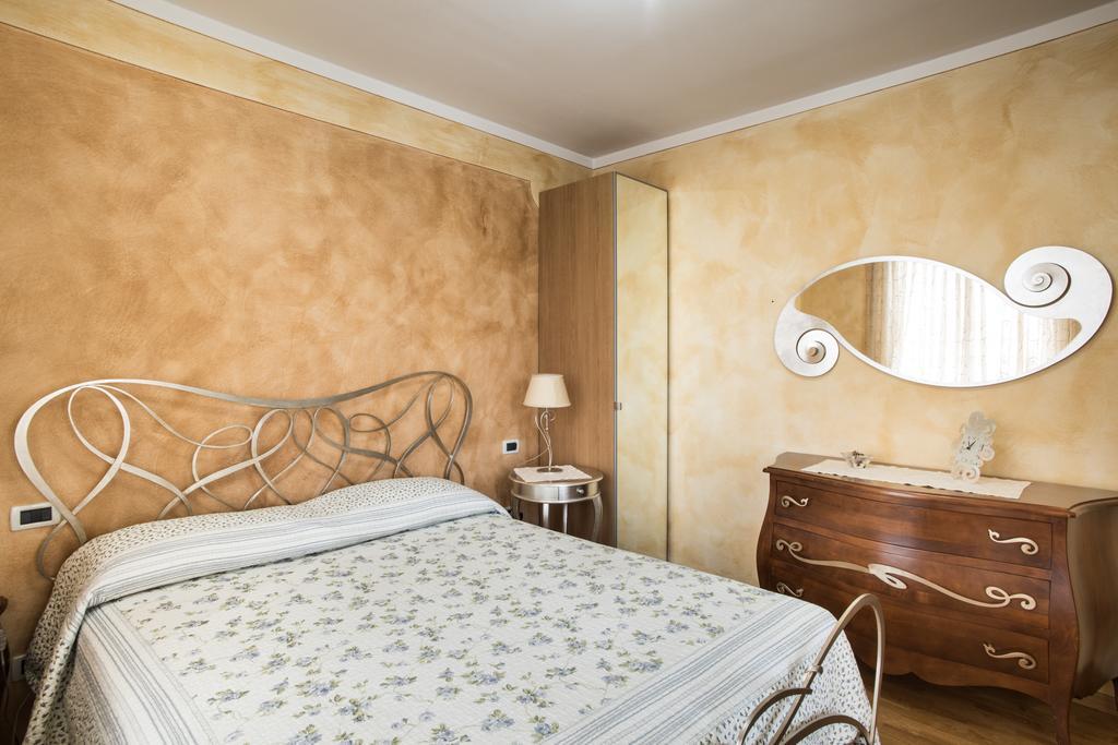 B&B La Petite Maison Puegnago sul Garda Habitación foto